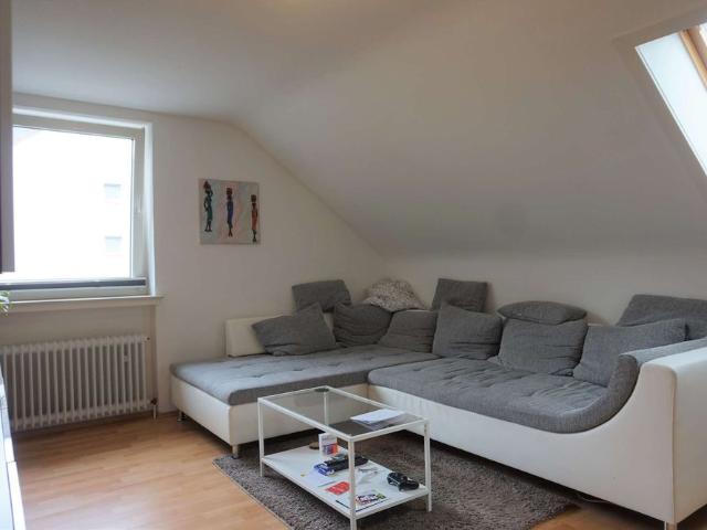 Charmante 3 Zimmer Dachgeschoss Wohnung in ruhiger Lage von Stöcken!