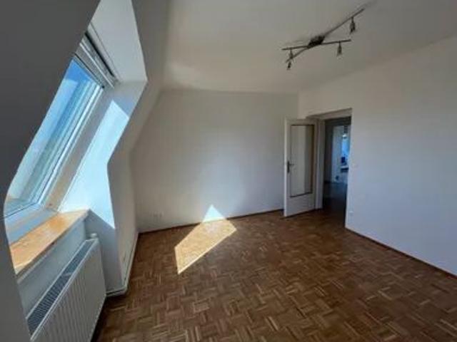 Charmante 3 Zimmer Dachgeschosswohnung in 1220 Wien