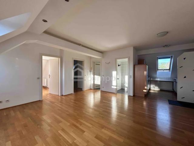 Charmante 3 Zimmer Dachgeschoßwohnung in Salzburg – praktisch geschnitten und gut gelegen!