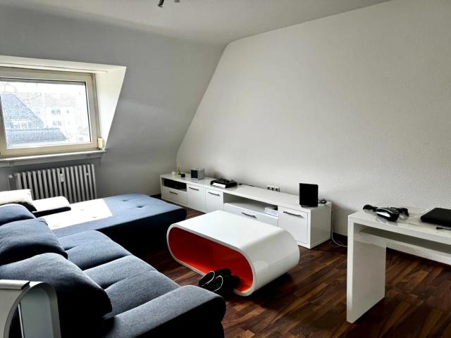Charmante 3 Zimmer Dachgeschosswohnung mit Blick ins Grüne !