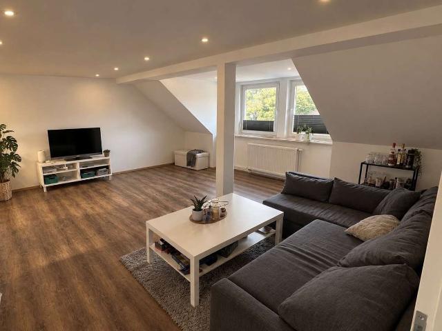 Charmante 3 Zimmer Dachgeschosswohnung mit großzügigem Wohnbereich in Herne