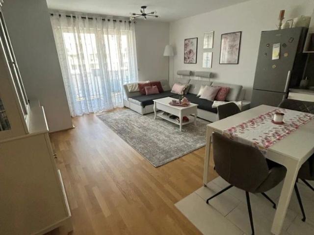 Charmante 3 Zimmer DG Wohnung mit 2 Balkonen und Terrasse