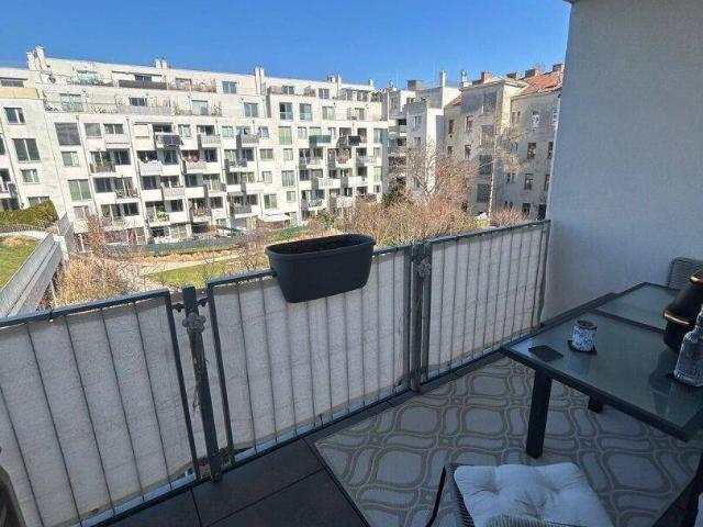 Charmante 3 Zimmer DG Wohnung mit 2 Balkonen und Terrasse
