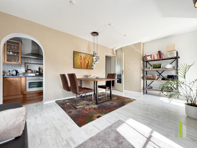 Charmante 3 Zimmer DG Wohnung mit Carport Stellplatz