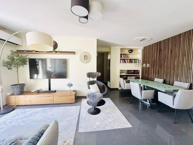 Charmante 3 Zimmer DG Wohnung mit Balkon, Garage & Klimaanlage in Kottingbrunn WBF Übernahme möglich