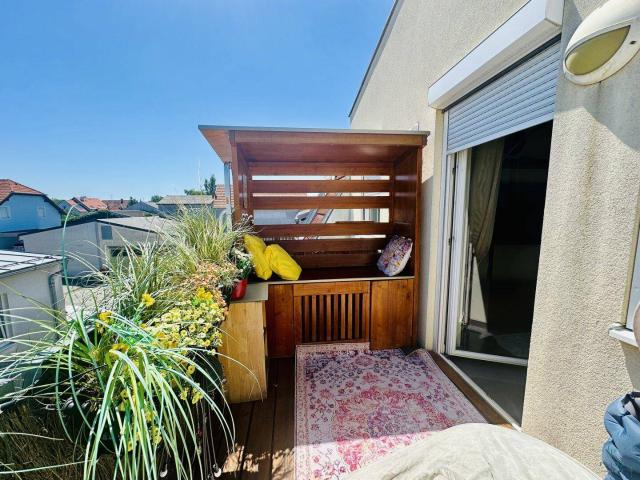Charmante 3 Zimmer DG Wohnung mit Balkon, Garage & Klimaanlage in Kottingbrunn WBF Übernahme möglich