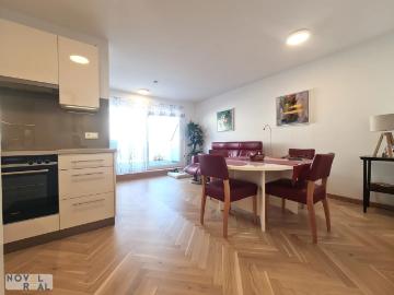 Charmante 3 Zimmer DG Wohnung mit Terrasse in Gersthof wartet auf Sie!