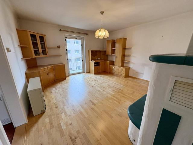 Charmante 3 Zimmer Eigentumswohnung mit Kachelofen und Entwicklungspotenzial in zentraler Lage von Linz