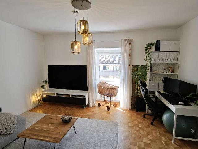 Charmante 3 Zimmer Eigentumswohnung mit zusätzlichem Dachgeschoss und Garage