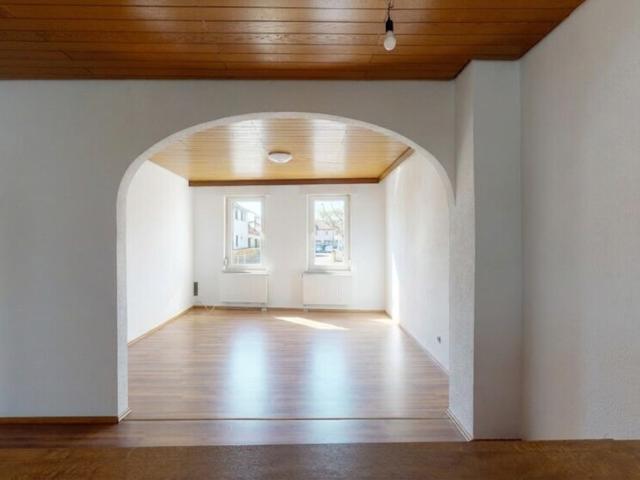 Charmante 3 Zimmer Erdgeschosswohnung mit Veranda in zentraler Lage von Landau