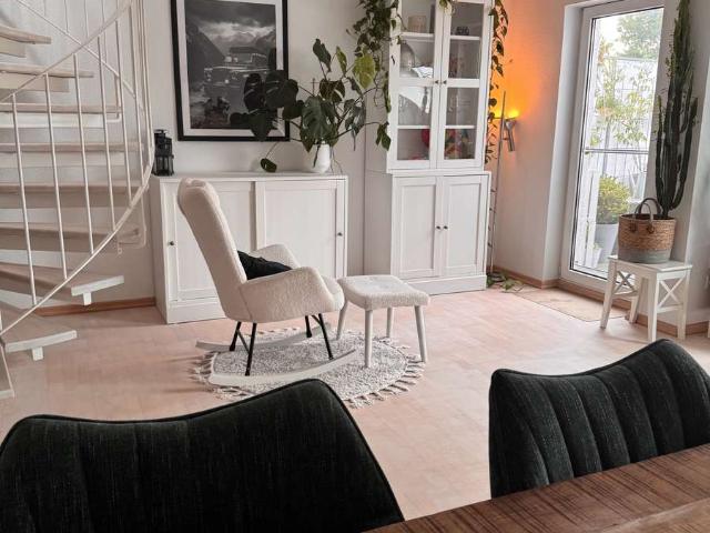 Charmante 3 Zimmer Maisonette mit offener Raumgestaltung, Balkon und Einbauküche