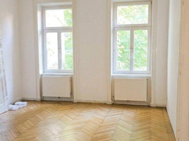 Charmante 3 Zimmer Wohnung mit 1.000m2 Gemeinschaftsgarten in 1140 Wien – Renovierungsprojekt mit Potenzial!