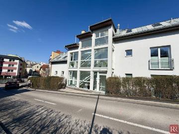 Charmante 3 Zimmer Wohnung mit großem Balkon & Parkplatz