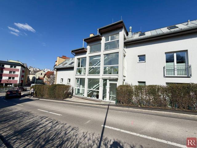 Neuer Preis: Moderne Dreizimmerwohnung mit Balkon und Parkplatz