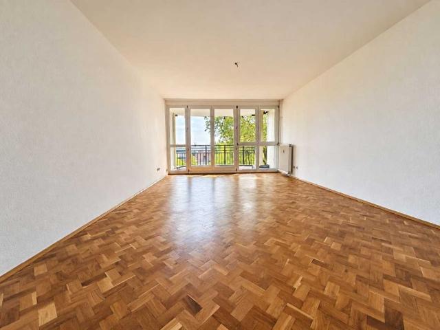 Charmante 3 Zimmer Wohnung mit Loggia in Steglitz!