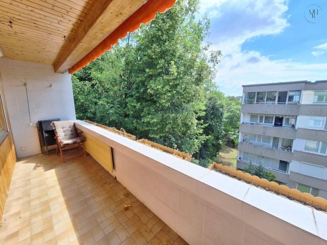 Charmante 3 Zimmer Wohnung mit Loggia und Blick ins Grüne
