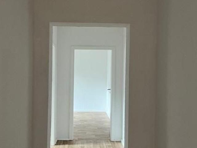 Charmante 3 Zimmer Wohnung mit Sonnenbalkon und Aufzug in Gera Lusan!