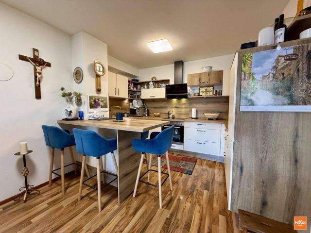 Charmante 3 Zimmer Wohnung mit sonniger Loggia und Tiefgaragenstellplatz