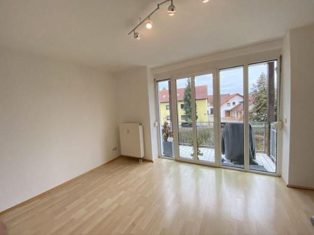 Charmante 3 Zimmer Wohnung mit Südbalkon und zwei Stellplätzen