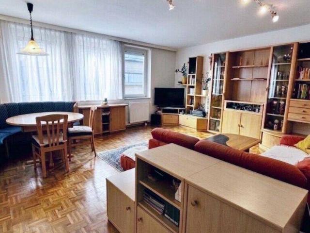 Charmante 3 Zimmer Wohnung mit Tiefgaragenplatz im Herzen des 7. Bezirks