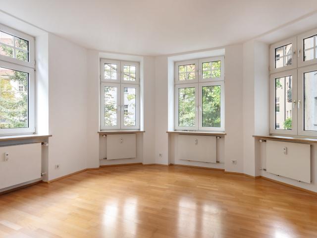 Charmante 3 Zimmer Wohnung mit zwei Balkonen in begehrter Lage