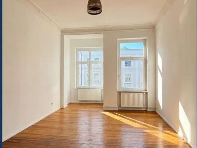 Charmante 3 Raum Altbauwohnung in bester Lage Stadtfeld Ost mit Badewanne, Dusche & optionaler EBK
