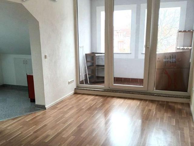 Charmante 1,5 Zimmer Wohnung im Dachgeschoss – ideal für Studenten & Singles!