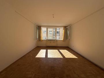Charmante 1 Zimmer Wohnung, 38m², 4. Etage in 1070 Wien – Sanierungsprojekt!