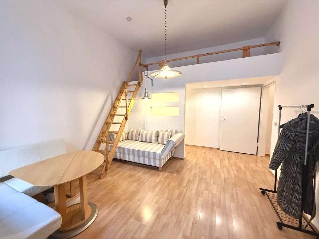 Charmante 1 Zimmer Wohnung im ruhigen Hinterhaus Hochparterre
