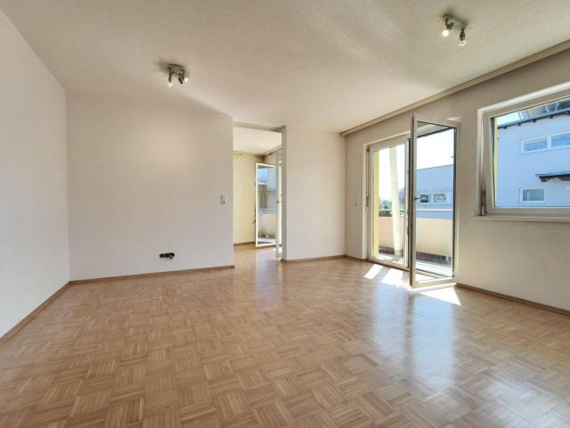 Charmante 2,5 Zi Wohnung in Höchst mit Balkon!