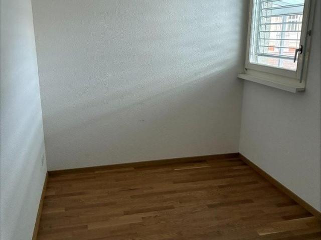 Charmante 2.5 Zimmer Wohnung mit Terrasse an zentraler Lage in Zürich
