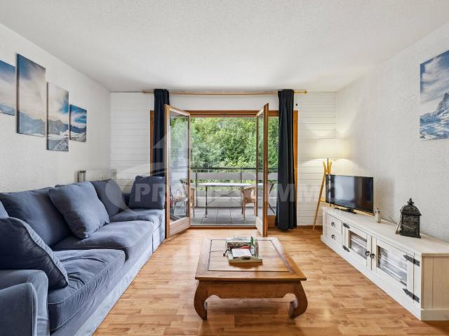 CHARMANTE 2,5 ZIMMER WOHNUNG MIT UNGEHINDERTEM BLICK AUF DIE EBENE