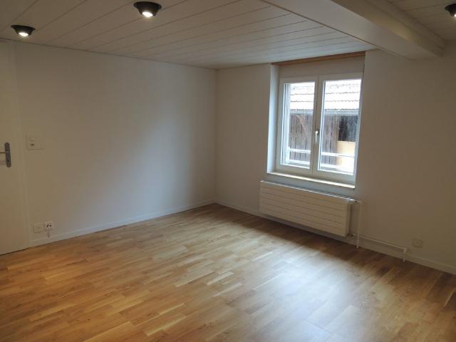 Charmante 2.5 Zimmer Wohnung mit Balkon in Zollbrück