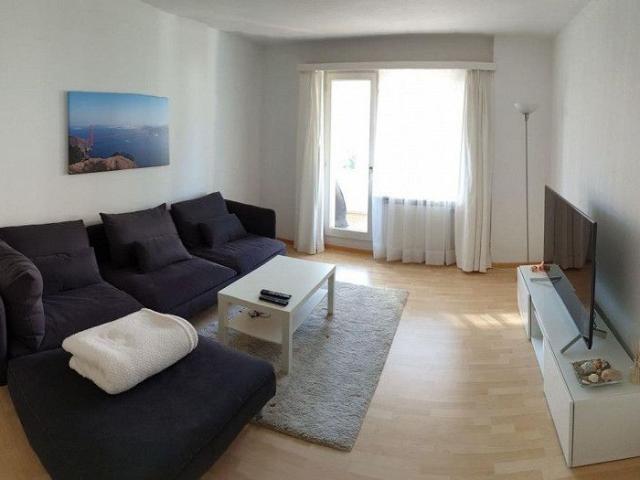 Charmante 2.5 Zimmer Wohnung mit Balkon und Aussicht