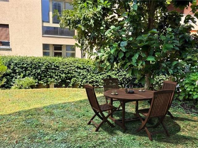 Charmante 2,5 Zimmer Wohnung mit Garten und Parkplatz
