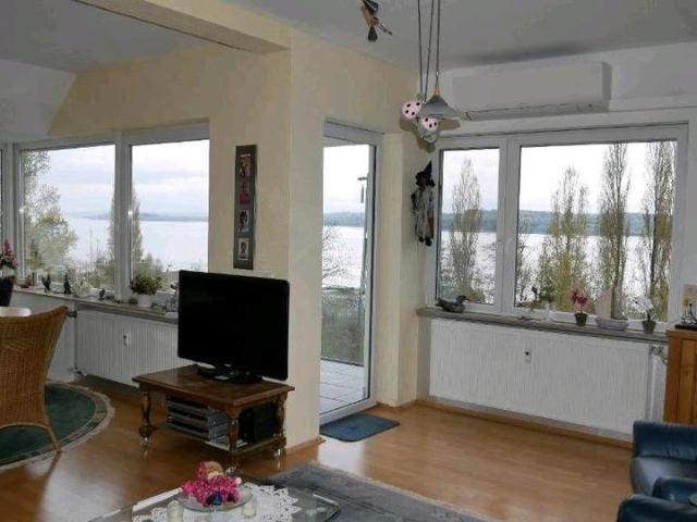 Charmante 2,5 Zimmer Dachgeschoßwohnung mit vollem Seeblick