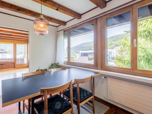 Charmante 2.5 Zimmer Dachgeschosswohnung im Bündaquartier