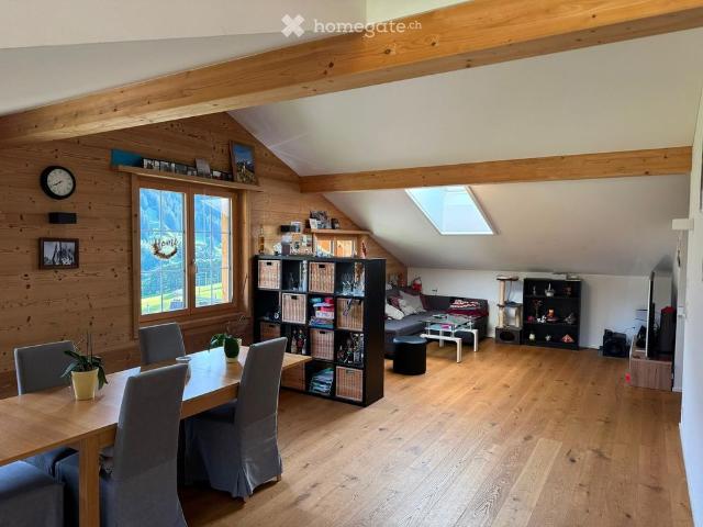 Charmante 2.5 Zimmer Dachwohnung mit Bergpanorama in Klosters