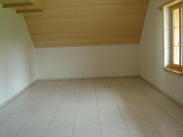 Charmante 2.5 Zimmer Dachwohnung mit Galerie in Dürrenroth