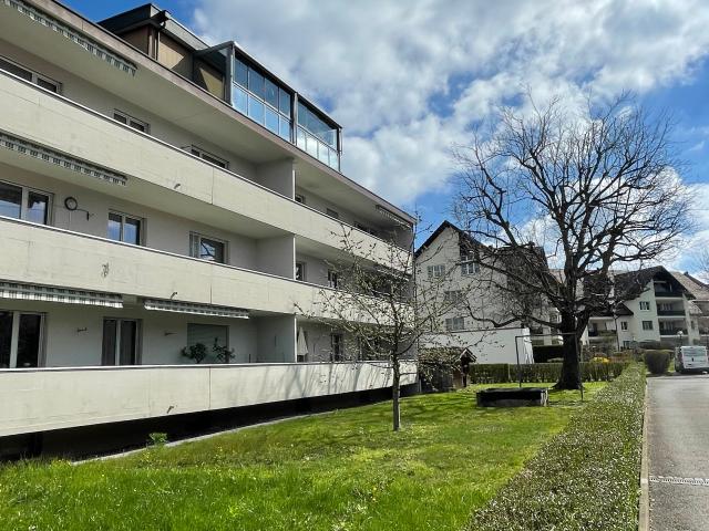 Charmante 2.5 Zimmer Dachwohnung mit gemütlichem Wohnambiente