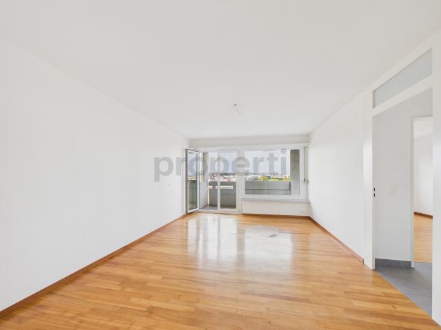 Charmante 2.5 Zimmer mit viel Stauraum und bequemen Liftzugang im 10. OG