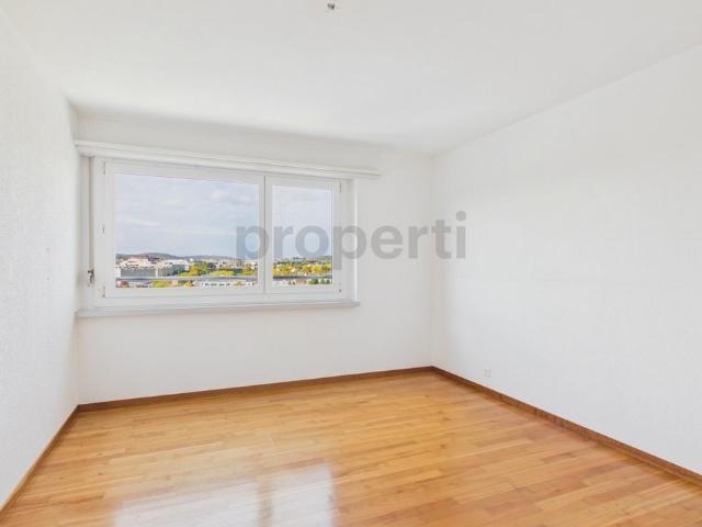 Charmante 2.5 Zimmer mit viel Stauraum und bequemen Liftzugang im 1.