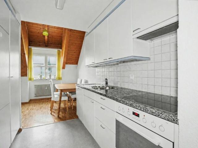 Charmante 2.5 Zimmerwohnung mit Balkon an ruhiger Lage in Therwil