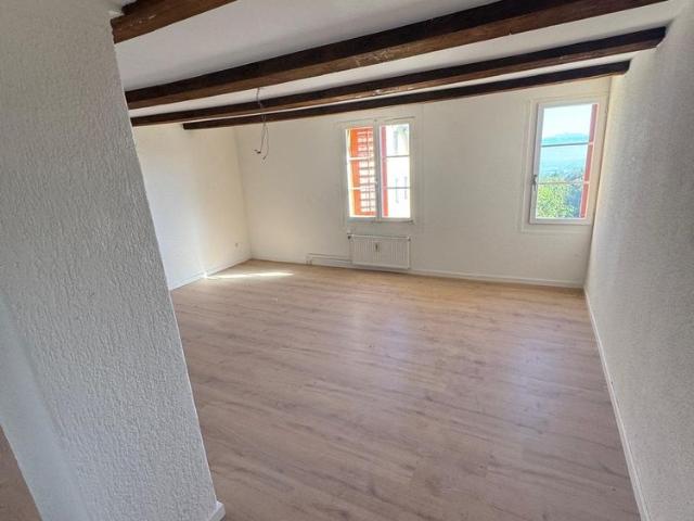 Charmante 2.5 Zimmerwohnung mit schöner Aussicht zu vermieten