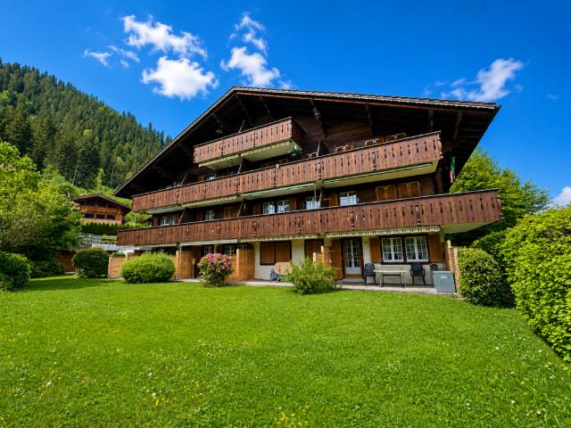 Charmante 2.5 Zimmerwohnung mit Terrasse und Garten