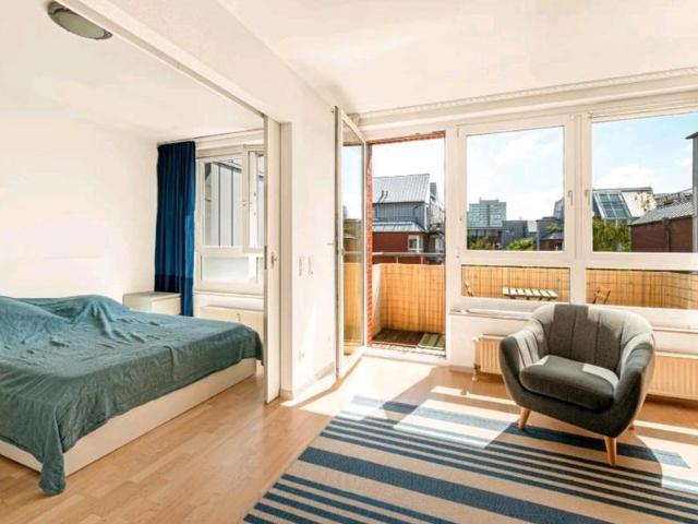 Charmante 2 Zi Whg Prenzlauer Berg, EBK, Aufzug, gr. Balkon