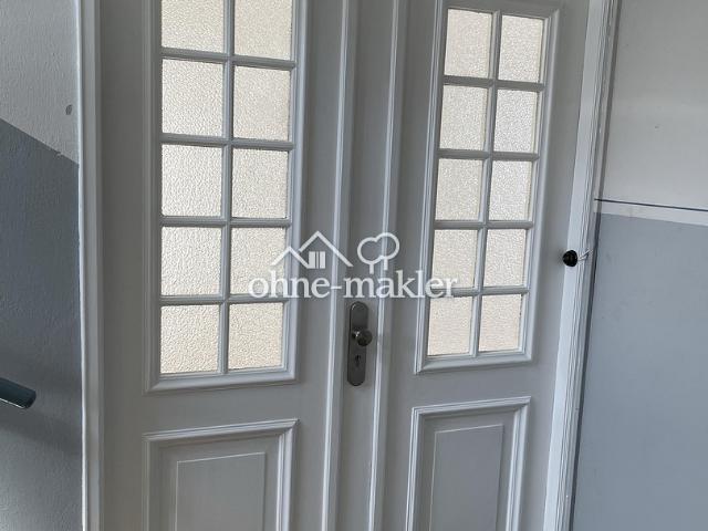 Charmante 2 Zi. Altbauwohnung, frisch renoviert und mit Balkon