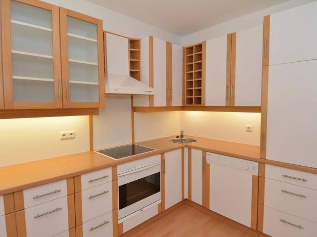 Charmante 2 Zimmerwohnung mit kleinem Grünanteil, Terrasse und Parkplatz in Waltendorf