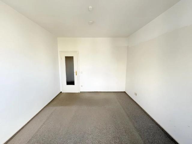SANIERTE 2 ZIMMERWOHNUNG IN DER STADTMITTE ZU MIETEN!