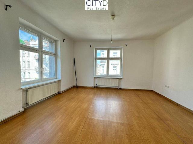 Charmante 2 Zimmer Altbau Wohnung in Zentrumsnähe !